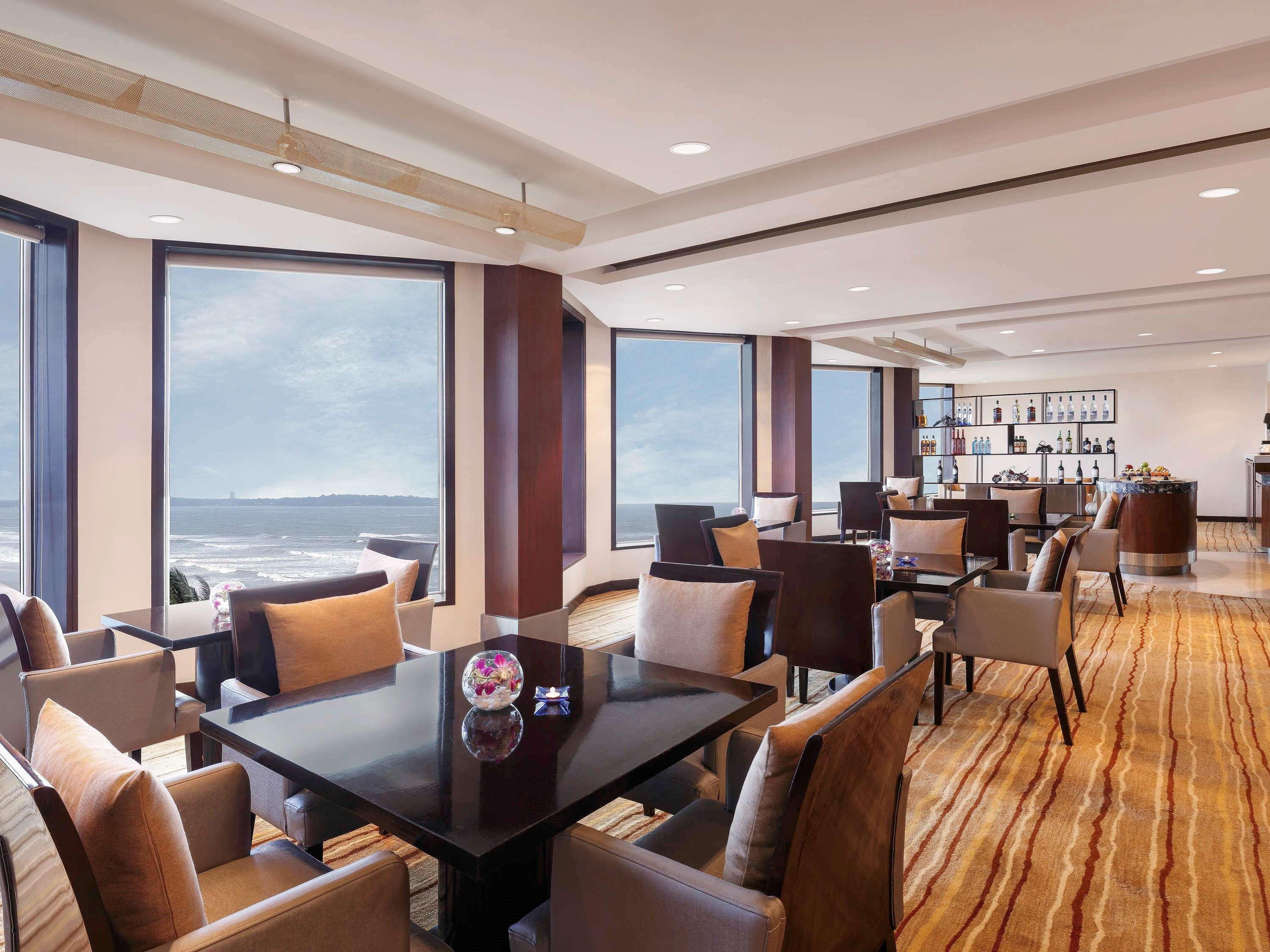 Novotel Mumbai Juhu Beach Екстер'єр фото Club Lounge at the Taj Mahal Palace