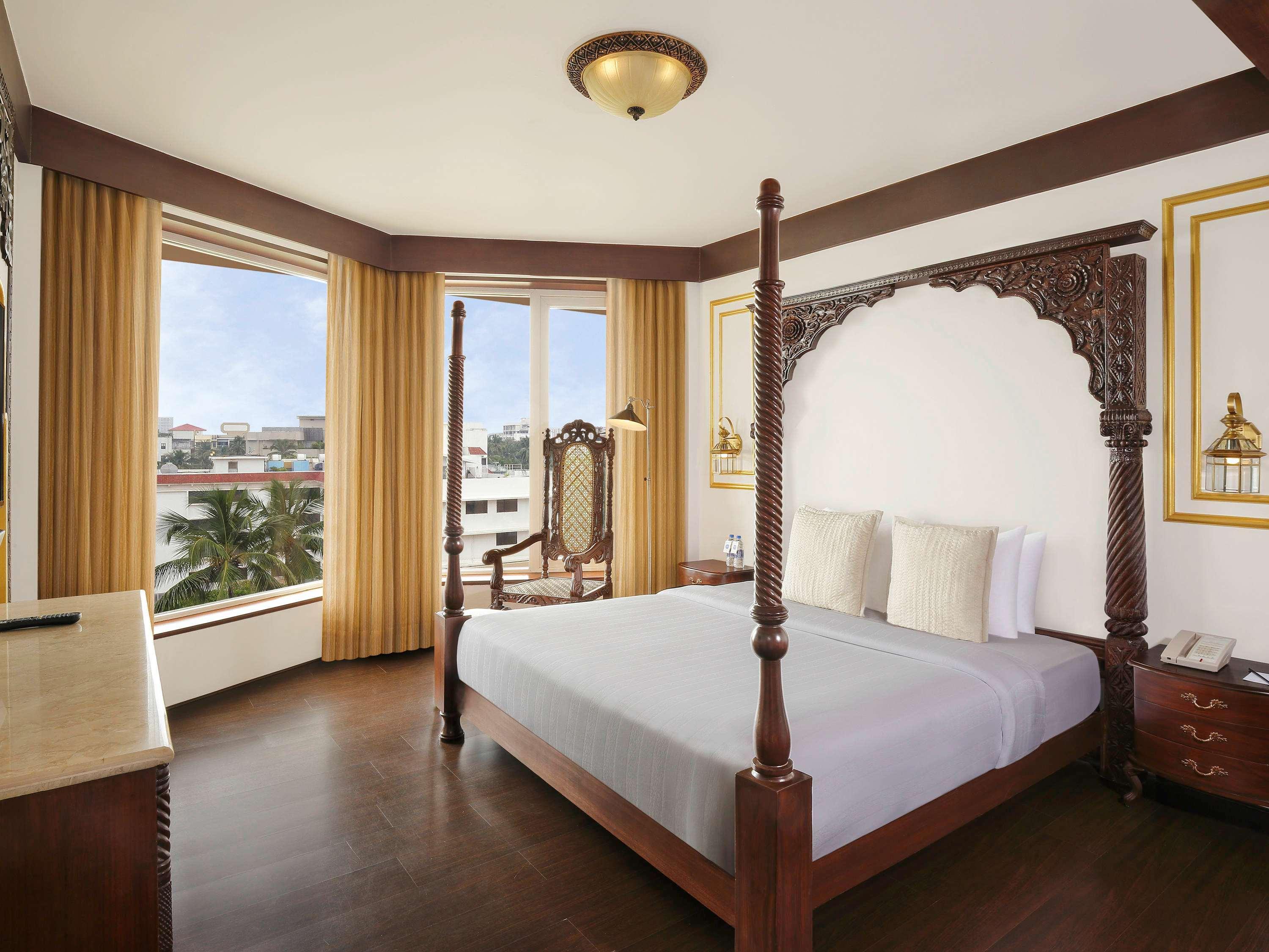 Novotel Mumbai Juhu Beach Екстер'єр фото A bedroom at the hotel