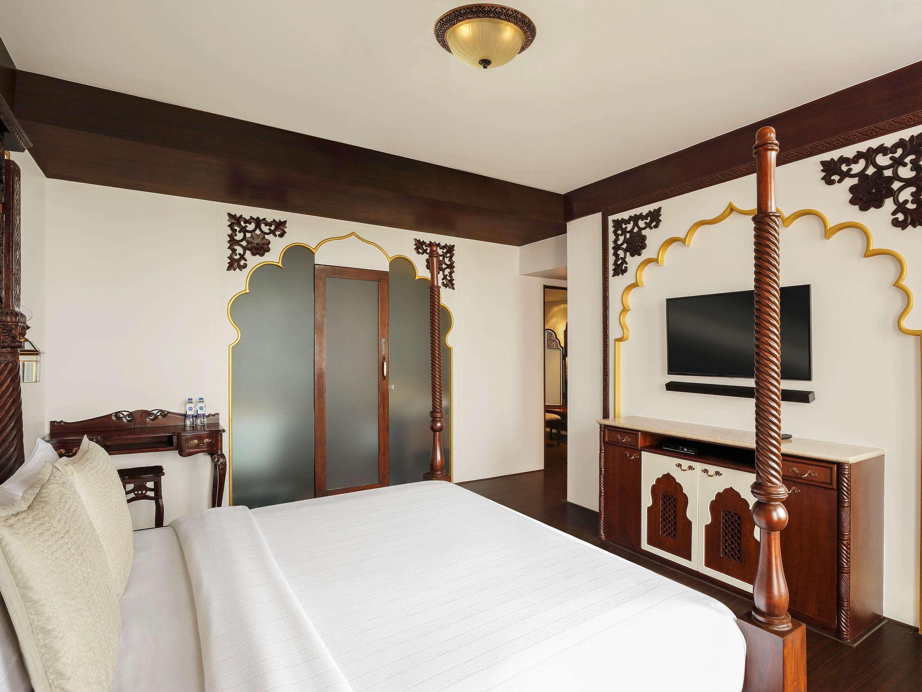 Novotel Mumbai Juhu Beach Екстер'єр фото A bedroom at the Taj Mahal Palace