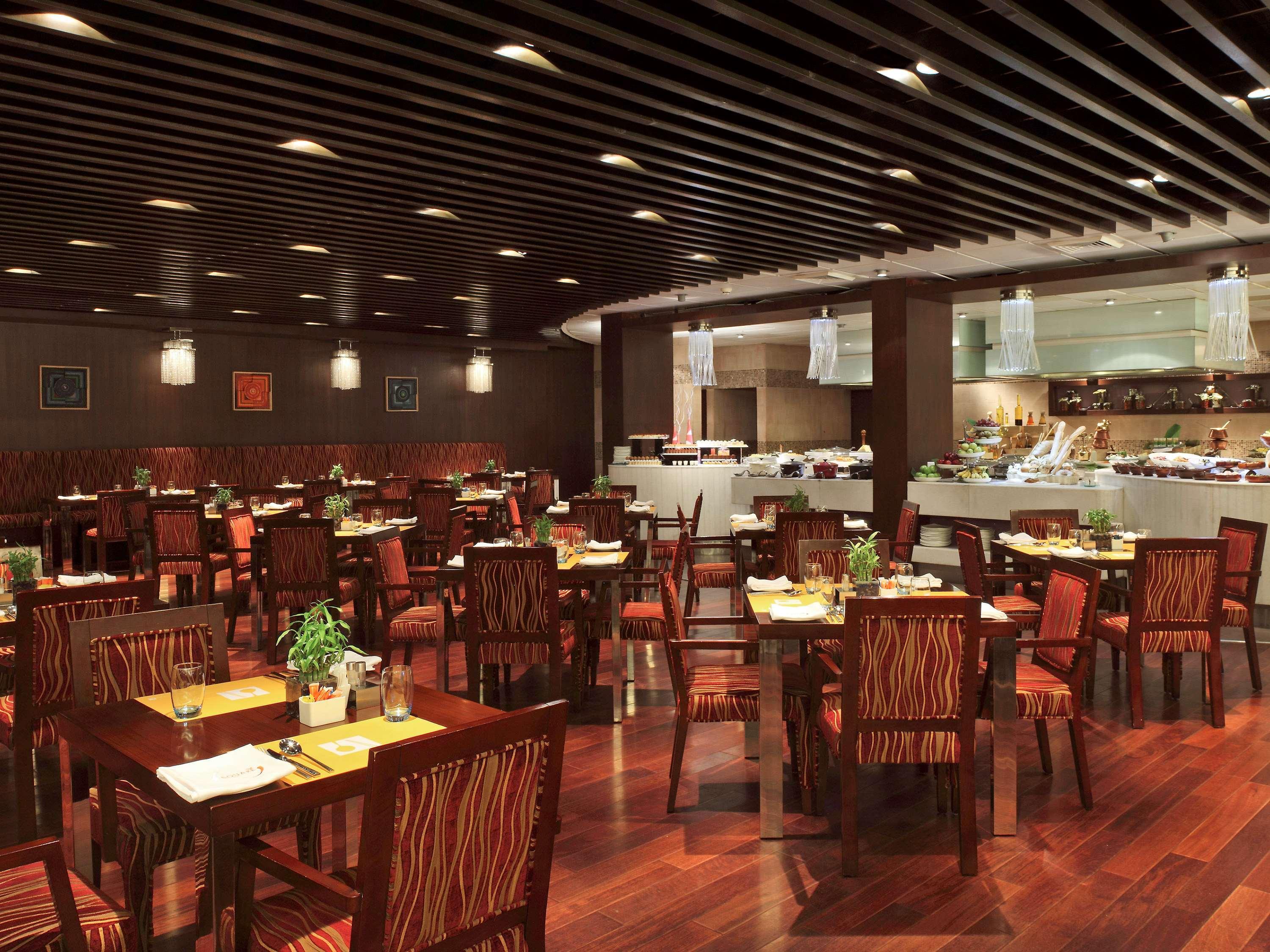 Novotel Mumbai Juhu Beach Екстер'єр фото The restaurant