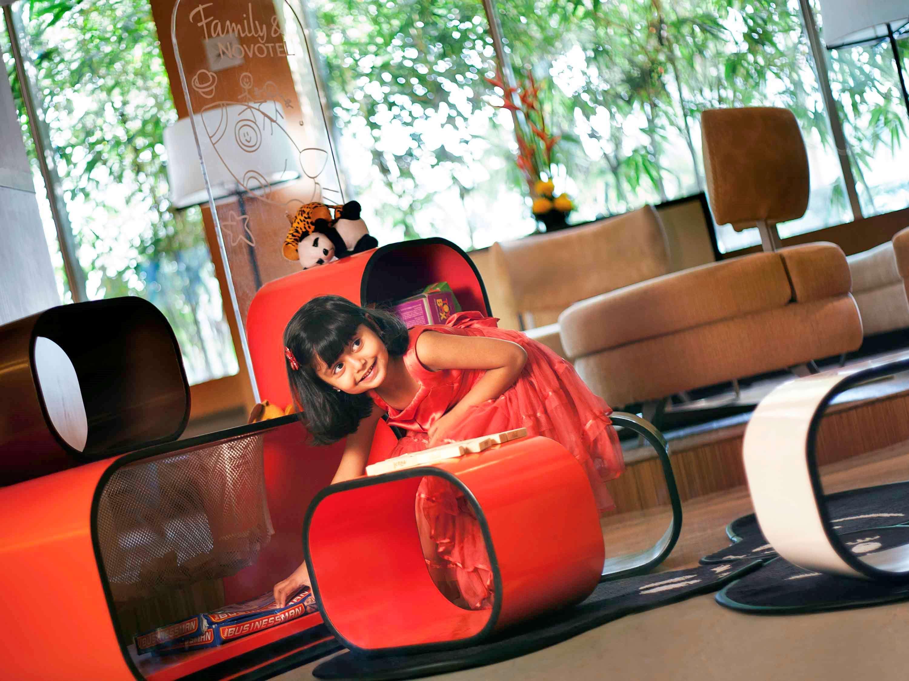 Novotel Mumbai Juhu Beach Екстер'єр фото The lobby of the hotel