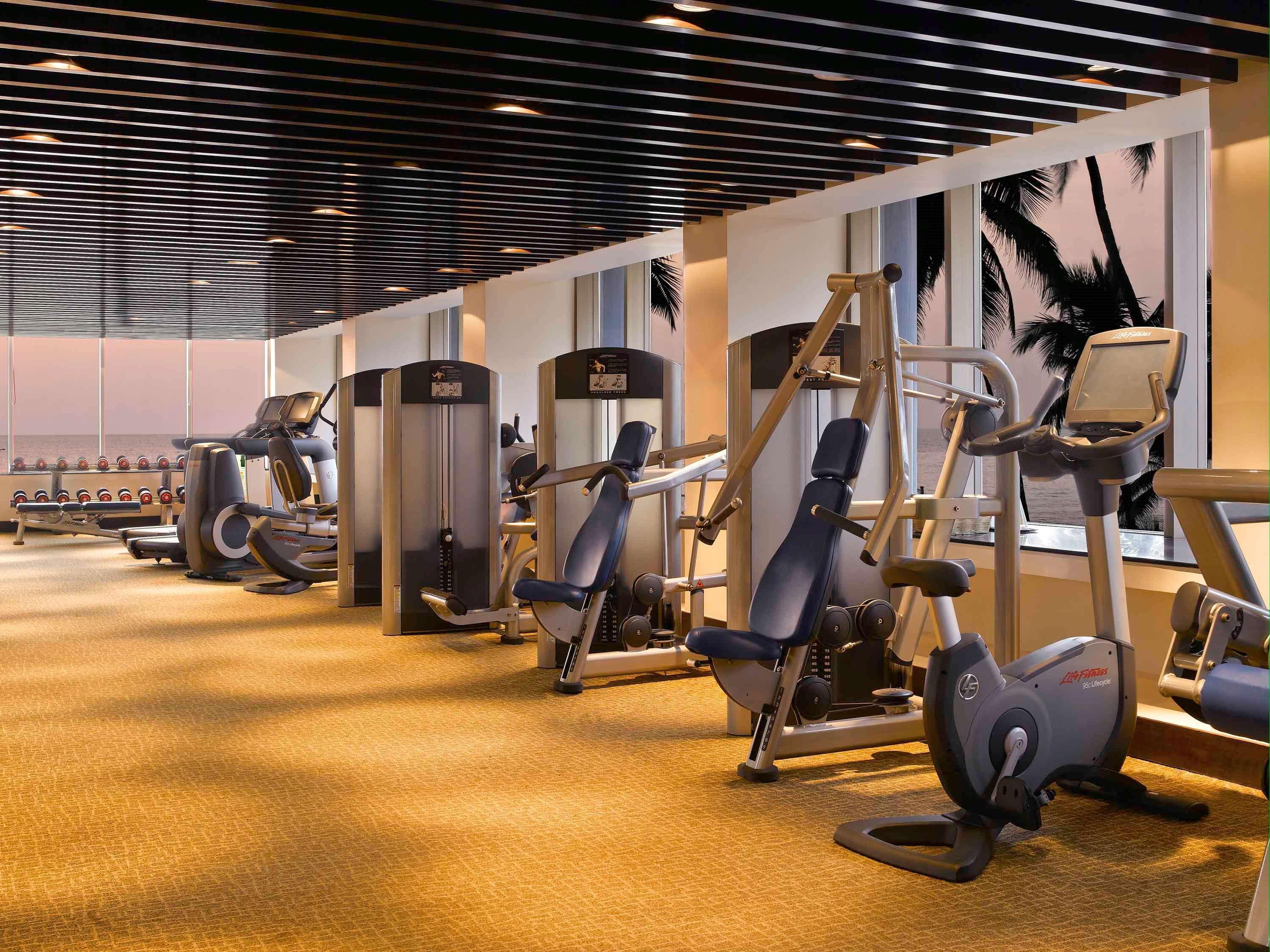 Novotel Mumbai Juhu Beach Екстер'єр фото The gym at the hotel
