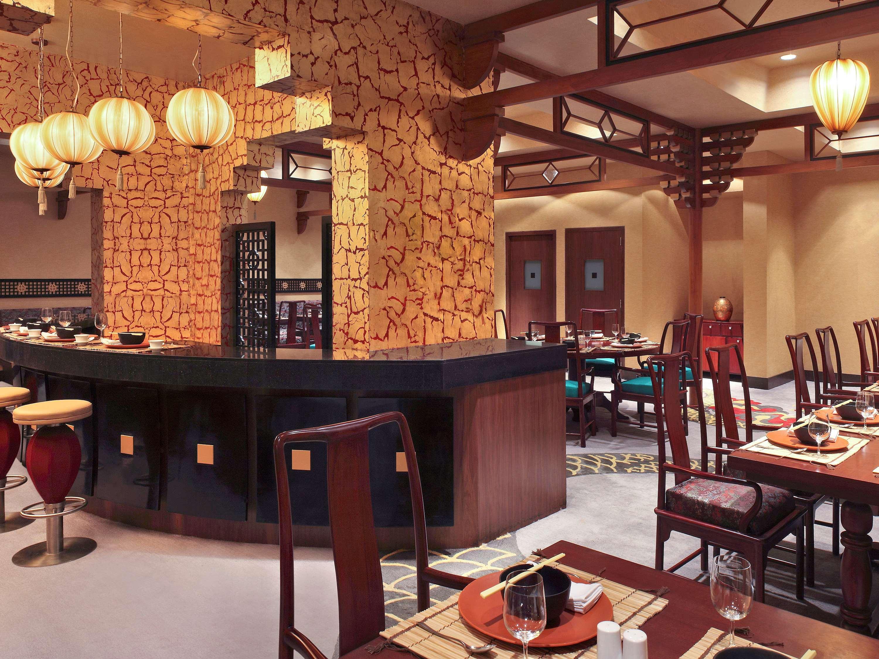 Novotel Mumbai Juhu Beach Екстер'єр фото Interior of a restaurant