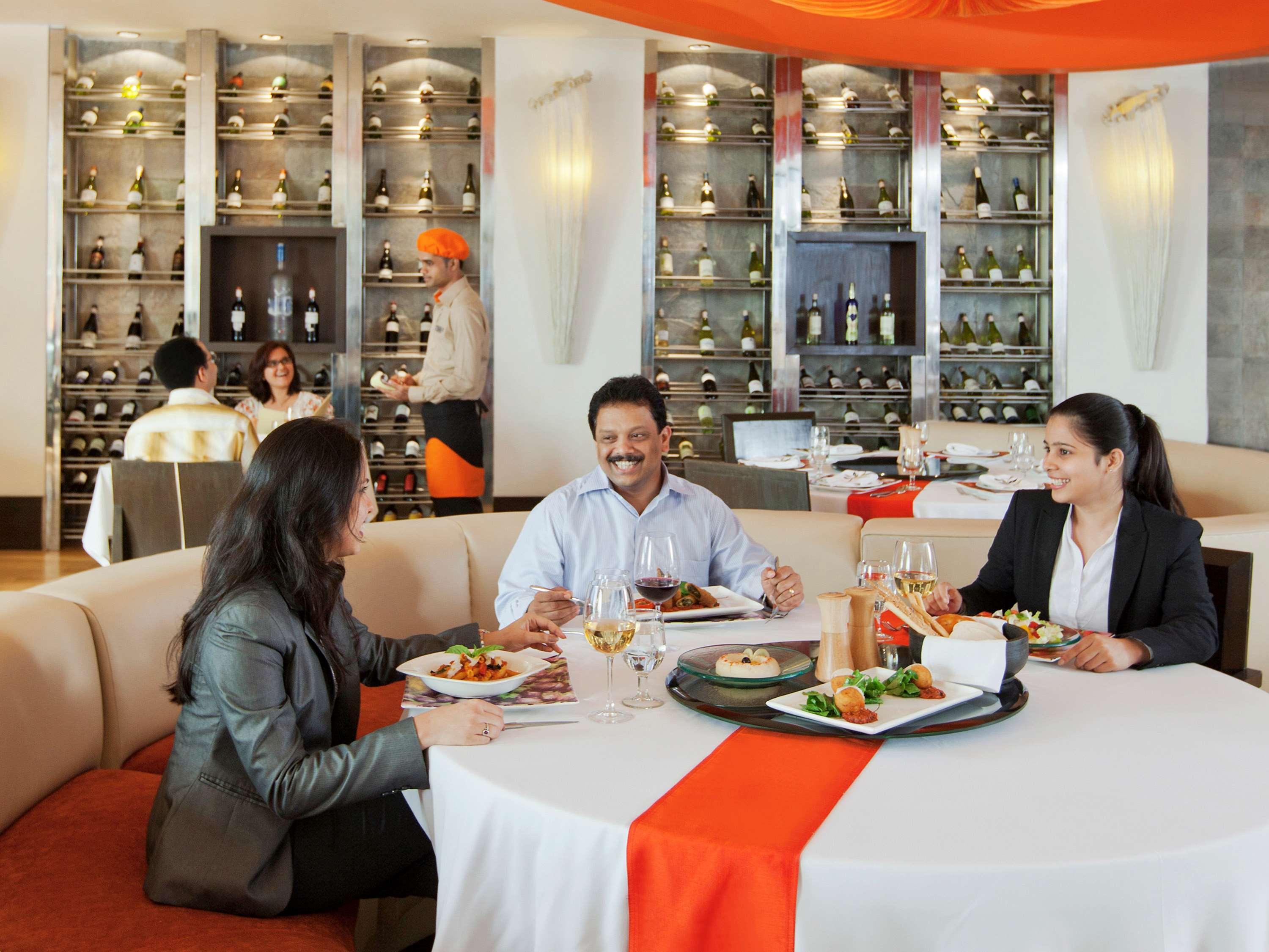 Novotel Mumbai Juhu Beach Екстер'єр фото The Park, New Delhi