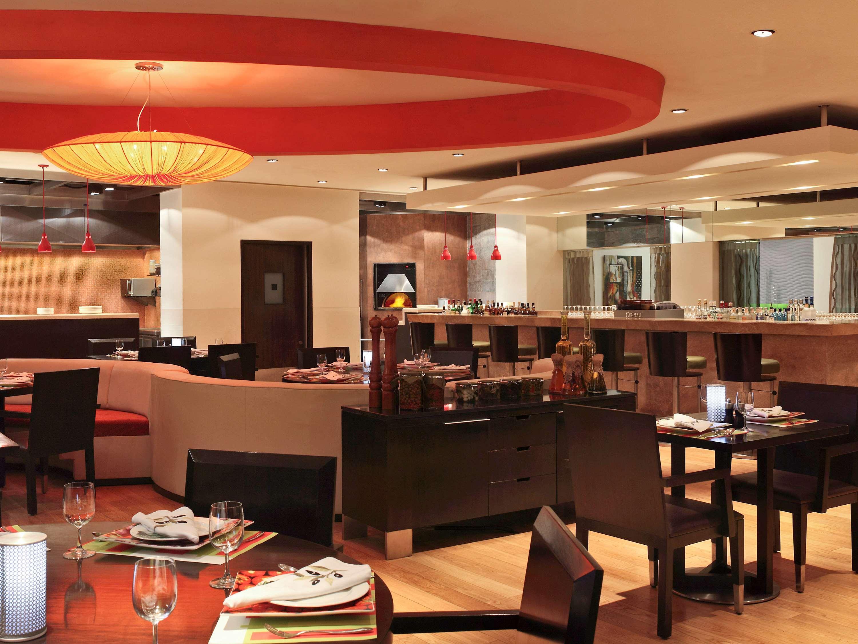 Novotel Mumbai Juhu Beach Екстер'єр фото The interior of a typical restaurant