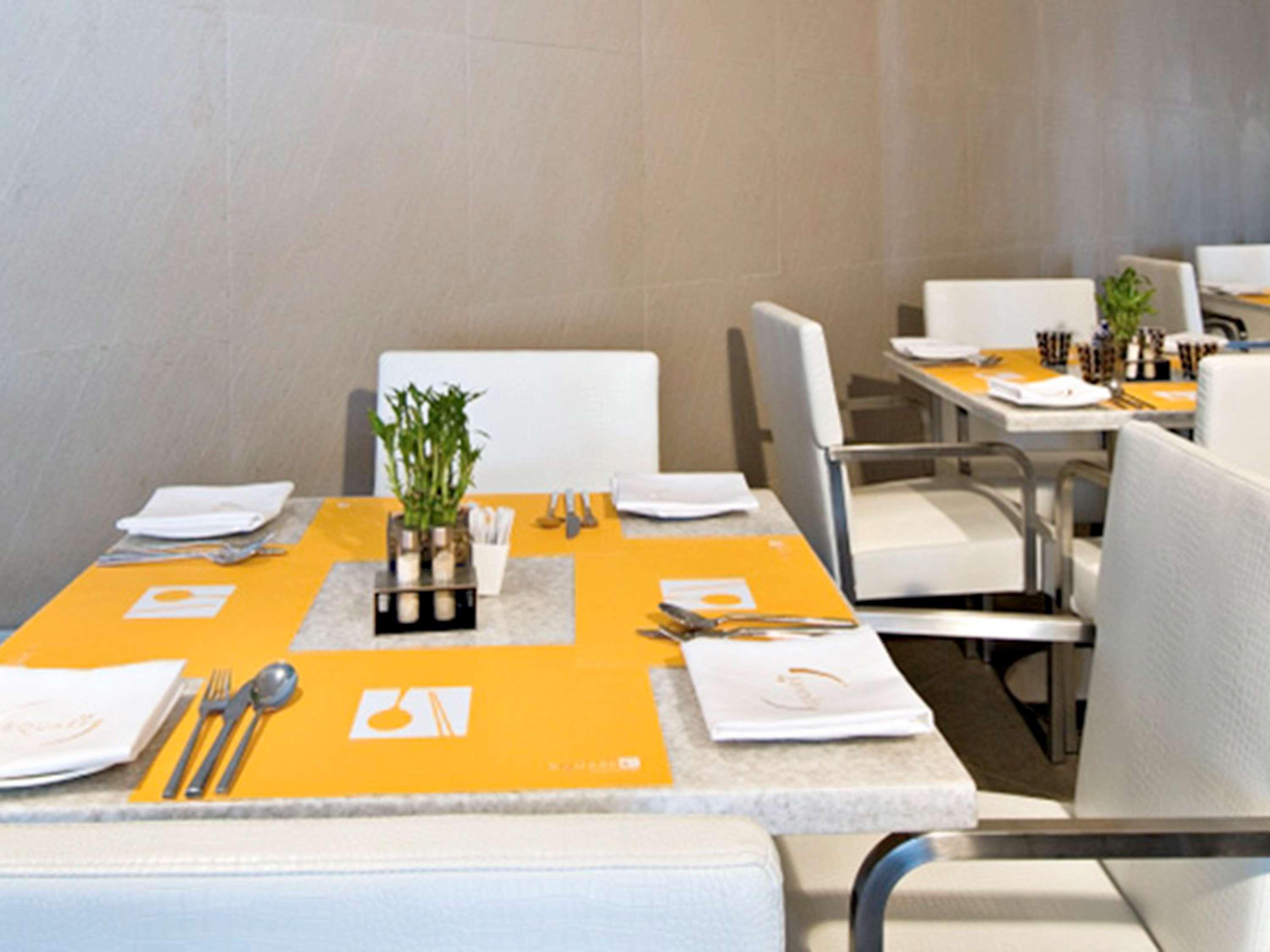 Novotel Mumbai Juhu Beach Екстер'єр фото Restaurant