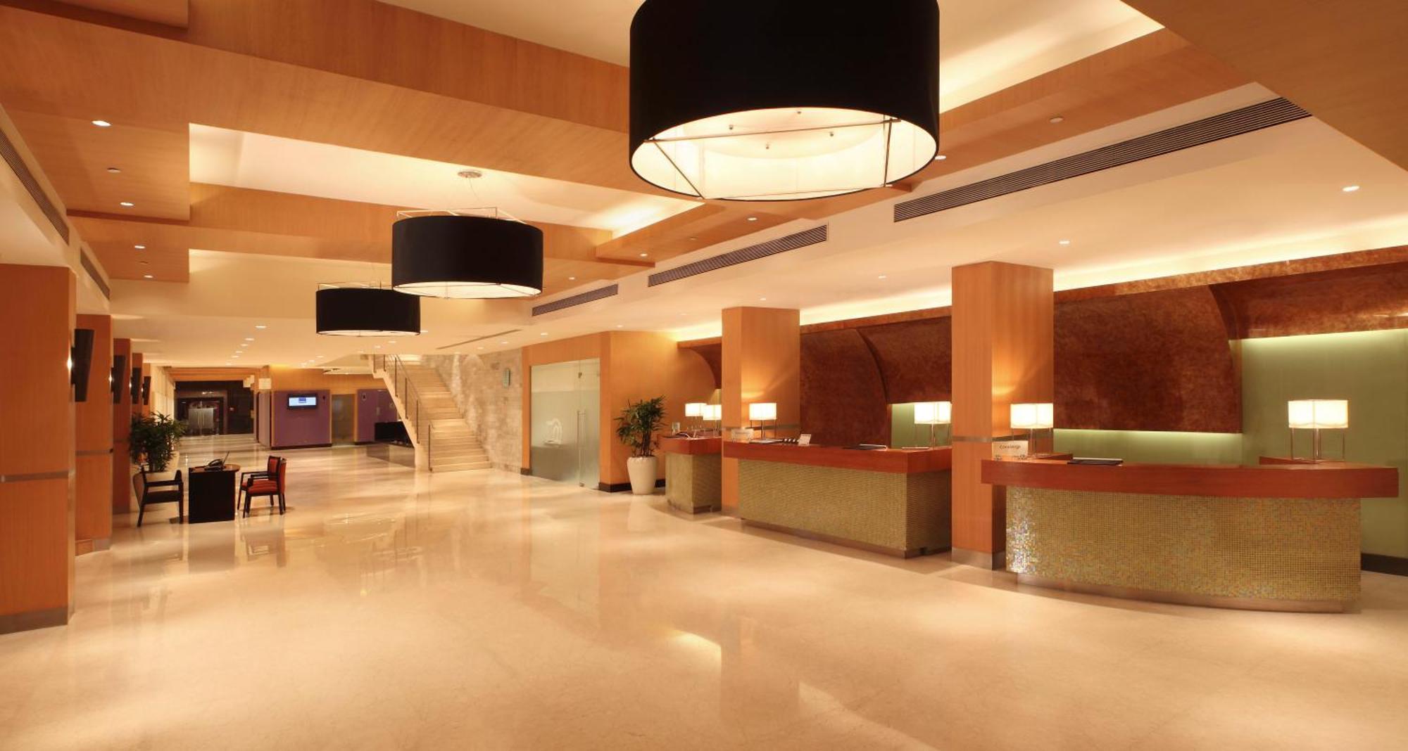 Novotel Mumbai Juhu Beach Екстер'єр фото The lobby of the hotel