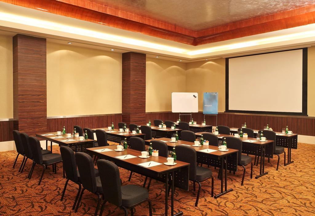 Novotel Mumbai Juhu Beach Екстер'єр фото Meeting room